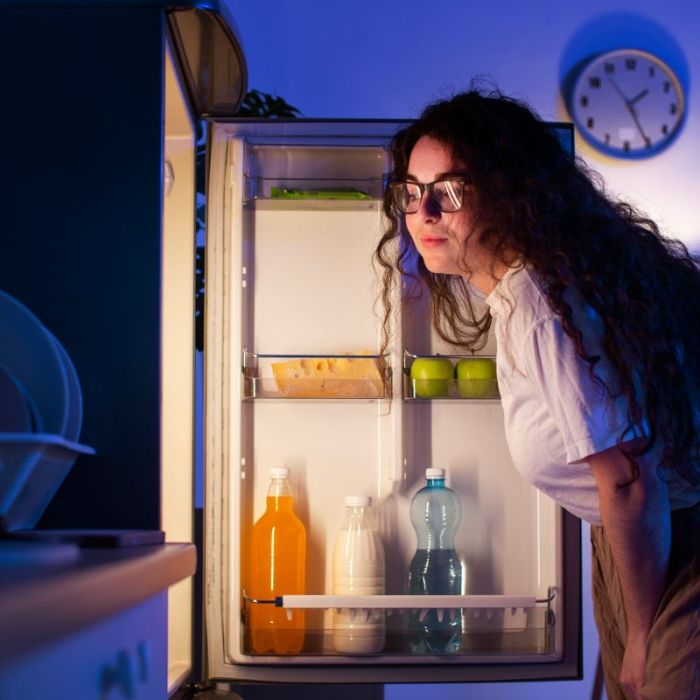 Abrir el refrigerador con frecuencia: riesgos para la seguridad alimentaria y el consumo energético