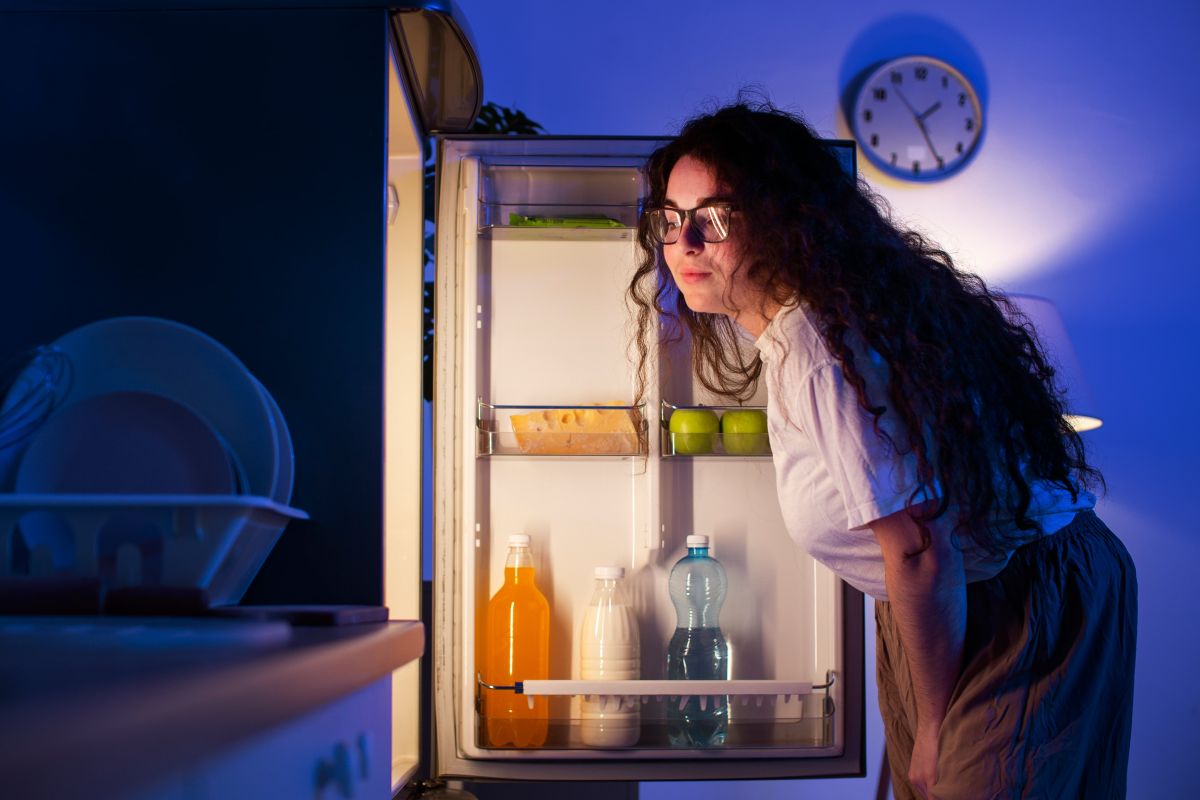 abrir-el-refrigerador-con-frecuencia-riesgos-para-la-seguridad-alimentaria-y-el-consumo-energetico