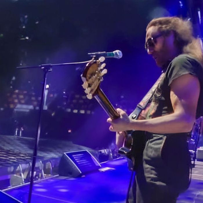 Jay de la Cueva, entre Molotov, su proyecto solista y The Guapos
