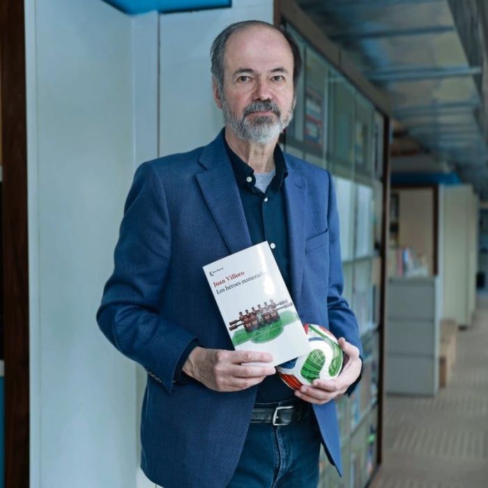 Juan Villoro recorre el fútbol contemporáneo en ‘Los héroes numerados’