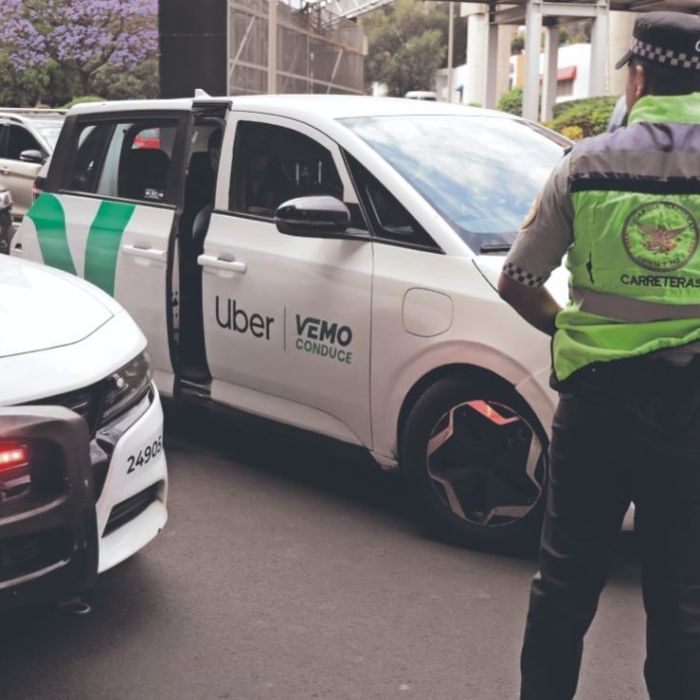 Obstáculos legales y operativos impiden a Uber, DiDi e inDrive operar dentro de aeropuertos mexicanos antes del Mundial 2026