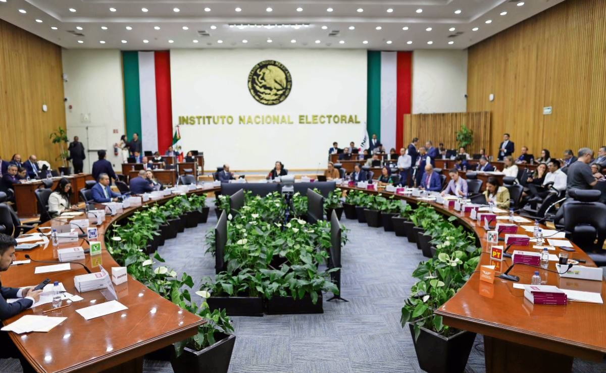 titulares-y-exfuncionarios-electorales-de-la-cdmx-figuran-entre-los-aspirantes-a-tres-consejerias-del-ine