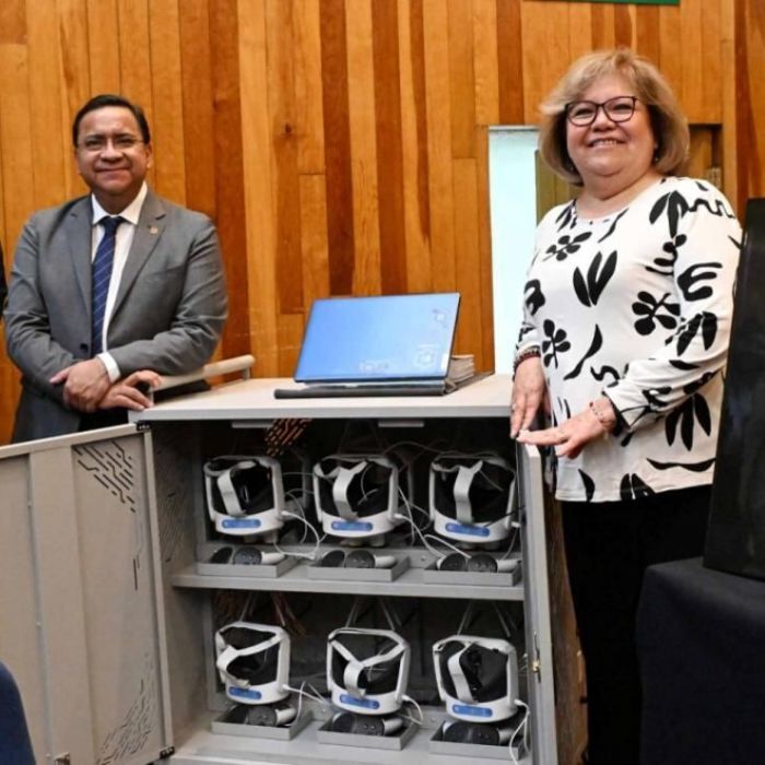 UNAM adopta realidad virtual para la visualización de moléculas y apoyo a la enseñanza de la química