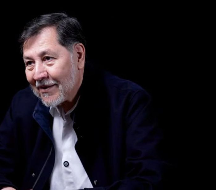 Cuestionamientos a Gerardo Fernández Noroña por casa en Tepoztlán y viajes en clase ejecutiva; no se verifica que haya abandonado entrevista