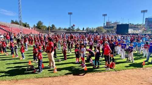 Más de 50,000 personas participan en la Clase Nacional de Béisbol y Sóftbol “Diamantes de Paz”
