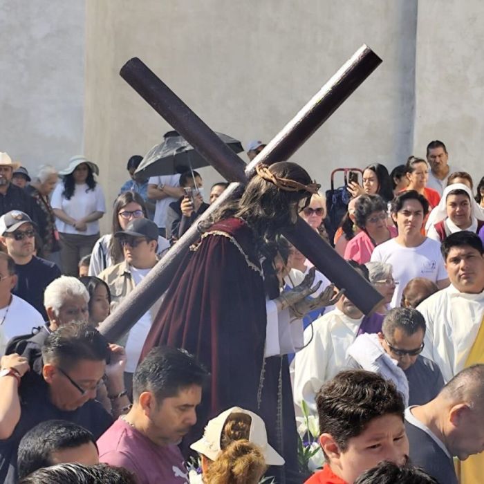 Obispo de Cuernavaca encabeza Viacrucis y pide a diputados no despenalizar el aborto en Morelos