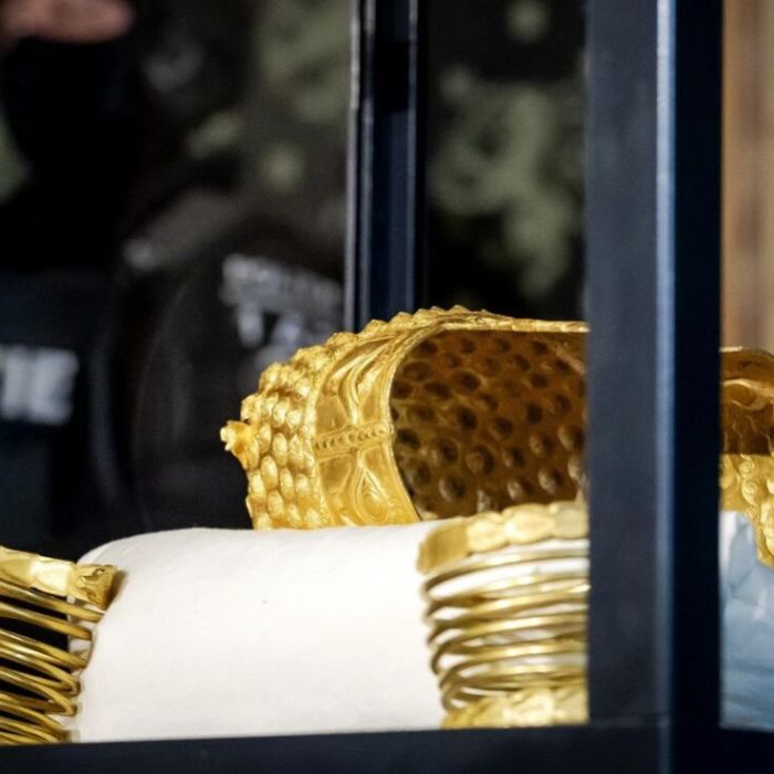 Recuperan el casco de oro de Coțofenești y dos brazaletes tras el robo en el Museo de Drenthe