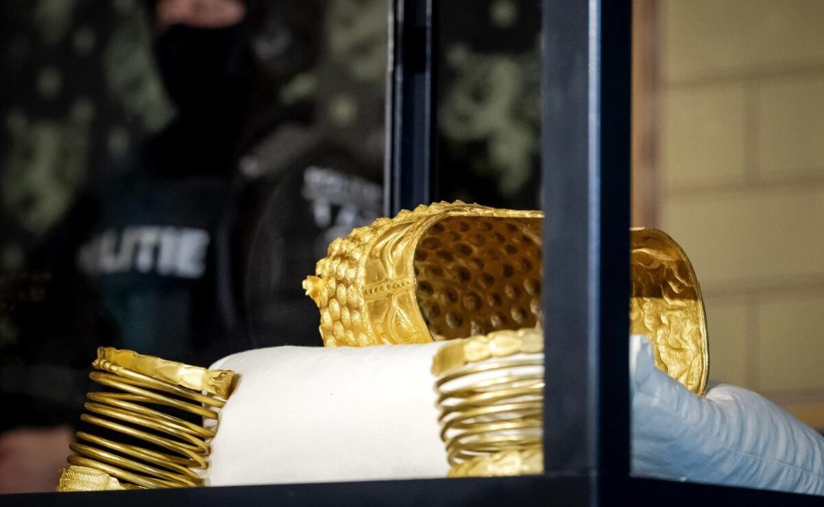 recuperan-el-casco-de-oro-de-cotofenesti-y-dos-brazaletes-tras-el-robo-en-el-museo-de-drenthe