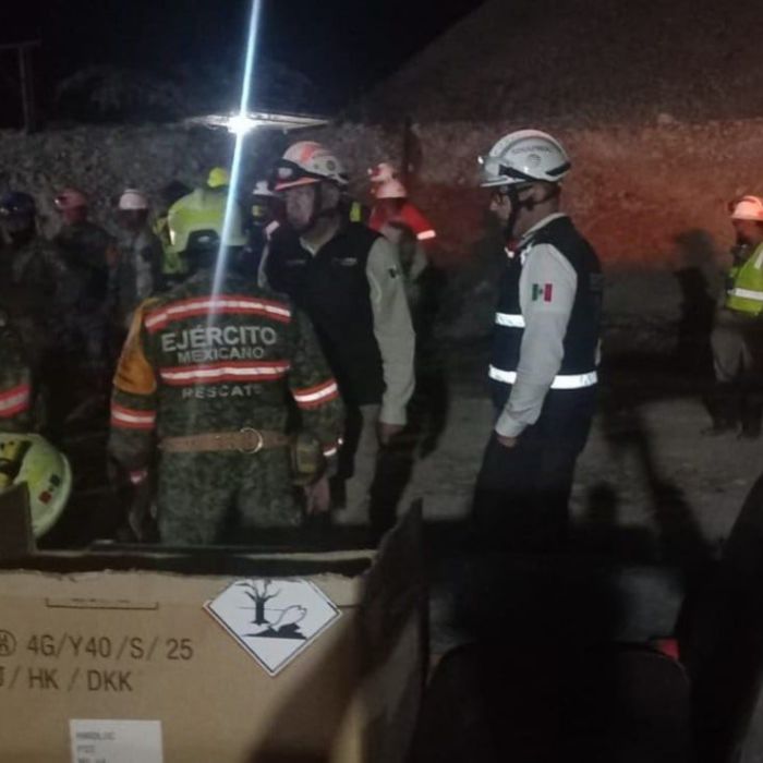 Rescatan a un minero en la mina Santa Fe de Sinaloa; siguen las labores para localizar a tres compañeros