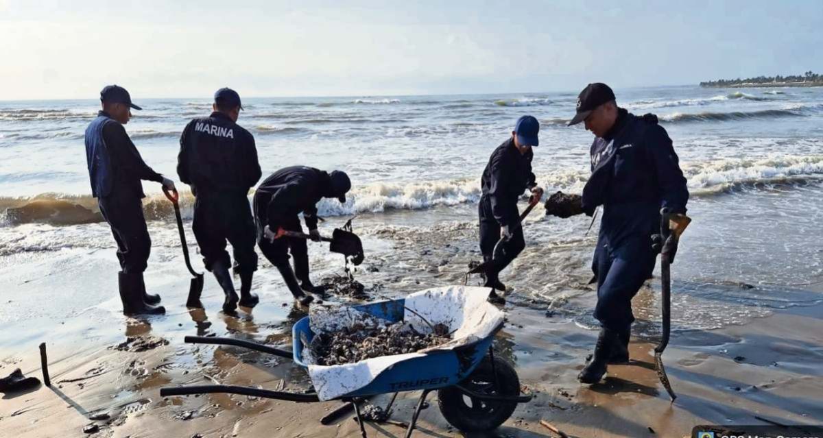semar-identifica-a-un-buque-y-a-dos-chapopoteras-como-origenes-del-derrame-en-el-golfo