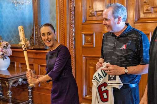 Sheinbaum recibe a directivos y jugadores de la MLB antes de la Mexico City Series 2026