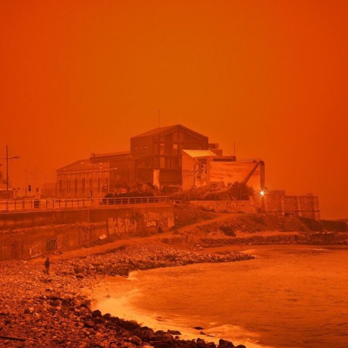 Tormenta de polvo sahariano tiñe de rojo el cielo en Creta; tormenta en Grecia deja al menos un muerto