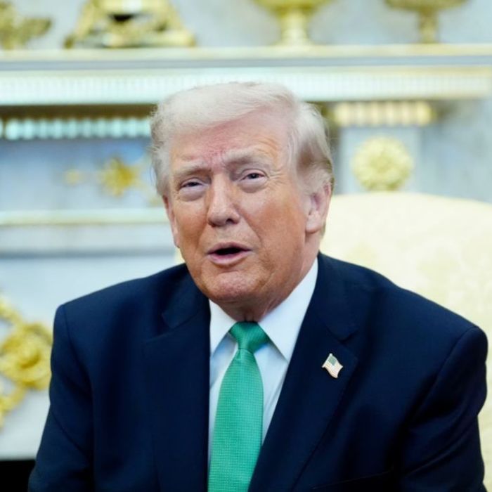 Trump afirma en Truth Social que EE. UU. podría “abrir” el Estrecho de Ormuz y “tomar el petróleo”