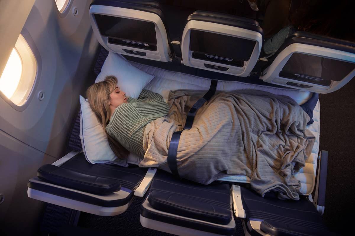 united-airlines-anuncia-united-relax-row-asientos-de-economica-que-se-convierten-en-sofa-cama-en-vuelos-largo-alcance