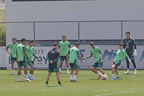 Álvaro Fidalgo y Julián Quiñones se integran al CAR rumbo al Mundial 2026