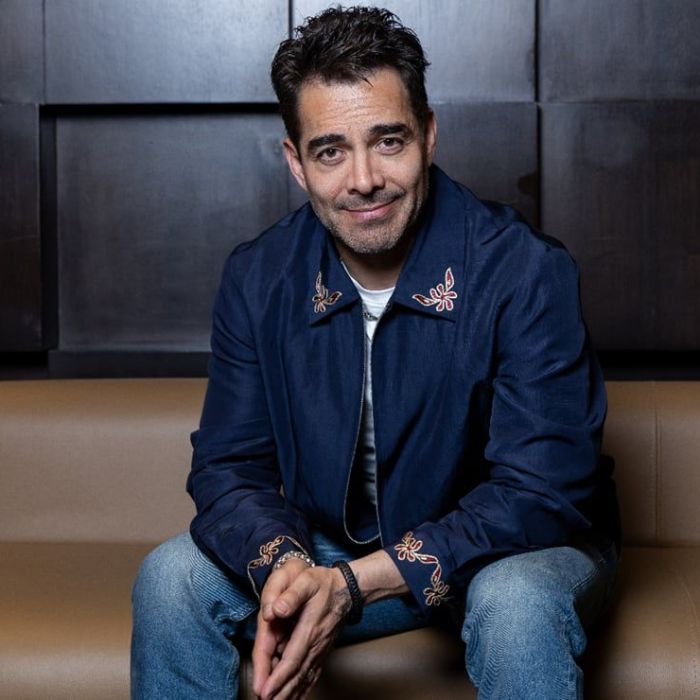 Carín León presenta ‘MUDA’ y canta junto a Omar Chaparro en la Ciudad de México