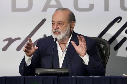 Carlos Slim anuncia inversión de 5,000 mdd en México y minimiza la baja de Moody’s