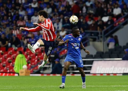 Cruz Azul y Chivas empatan 2-2 en la ida de semifinales; Azteca se despide antes del Mundial
