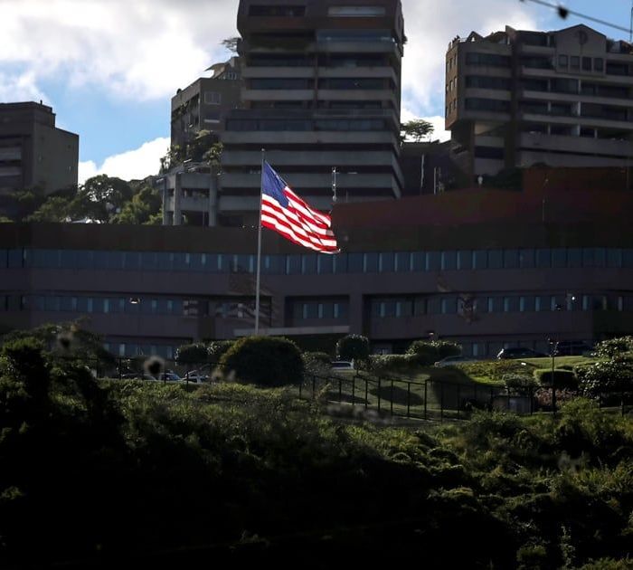 EE. UU. realiza simulacro de evacuación en su embajada en Caracas con sobrevuelos de dos aeronaves