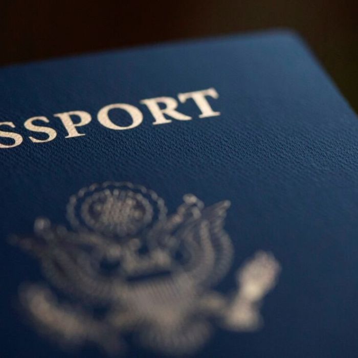 EE. UU. revocará pasaportes a personas que deban más de 2,500 dólares en manutención infantil