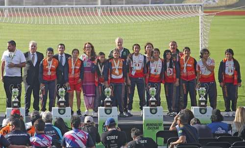 Ganadores de la Copa CONADE y el Mundialito Escolar celebran en el Olímpico Universitario