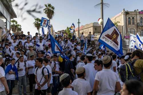 Marcha de Jerusalén: ultranacionalistas corean “muerte a los árabes” y Ben Gvir iza la bandera en Al‑Aqsa