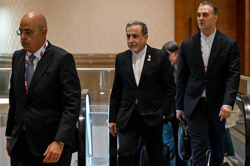Ministro de Irán califica a EU de ‘imperio en declive’ en reunión de BRICS en Nueva Delhi