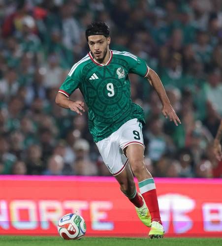 raul-jimenez-y-cesar-chino-huerta-se-integran-a-la-concentracion-del-tri-en-pasadena-10