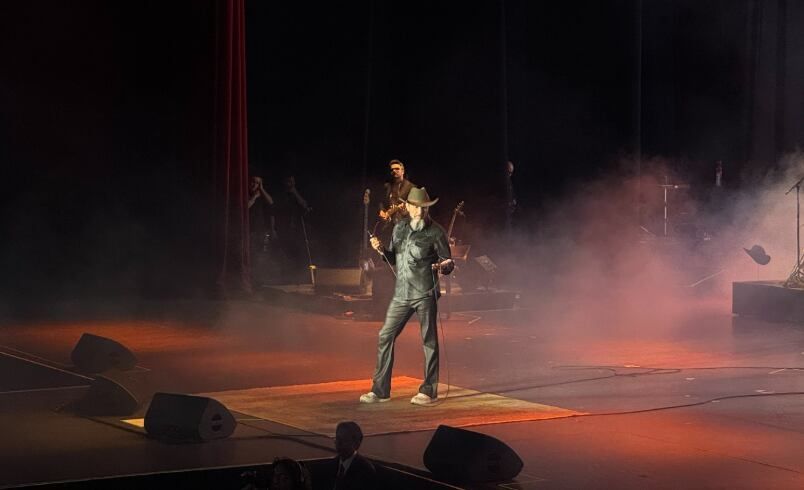 reyli-celebra-36-anos-y-anuncia-su-boda-durante-concierto-en-el-auditorio-nacional