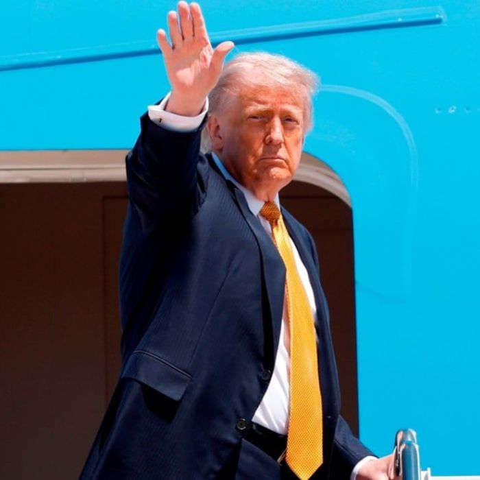 Trump afirma que negocia “últimos detalles” de un acuerdo con Irán que incluiría reabrir el estrecho de Ormuz