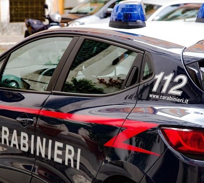 Vehículo arrolla a peatones en el centro de Módena; varios heridos