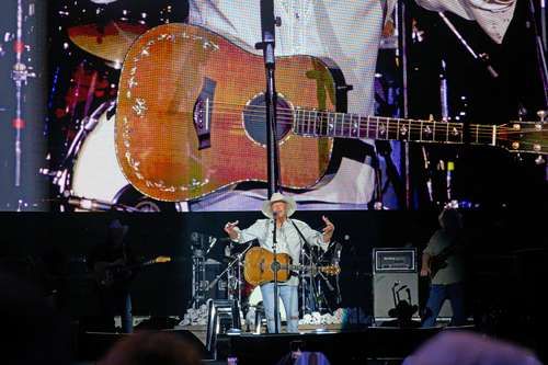 Alan Jackson ofrece concierto de despedida en Nissan Stadium, Nashville