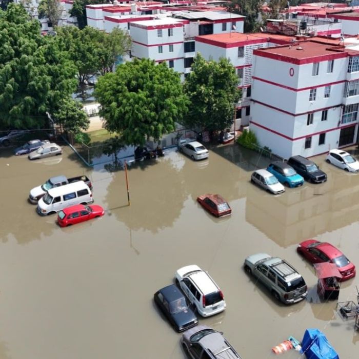 Desborde del Río de los Remedios provoca inundaciones en Los Reyes Ixtacala, Tlalnepantla