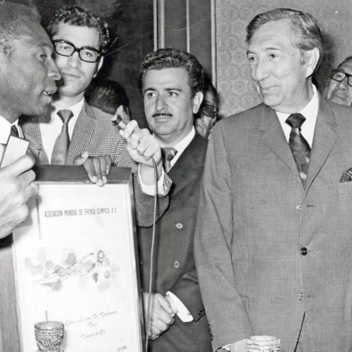 Documentos desclasificados muestran que la DFS vigiló a Pelé durante su visita a México en 1970