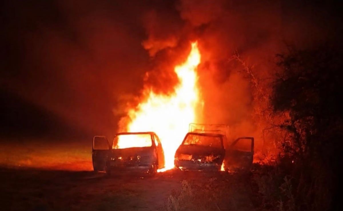 dos-camionetas-se-incendian-en-tlaxcoapan-transportaban-presunto-combustible-ilegal
