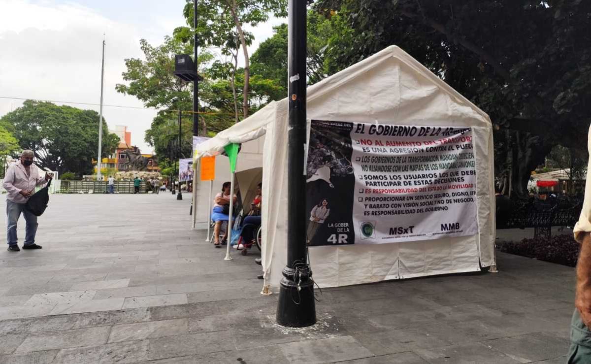 en-cuernavaca-planton-y-ayuno-para-exigir-la-reversa-del-aumento-al-pasaje-en-morelos