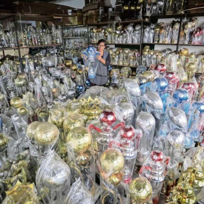 En Texcoco, las copas que unen al barrio se fabrican a mano