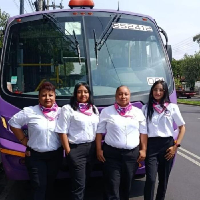 En Xochimilco lanzan programa para formar a mujeres como conductoras de transporte público