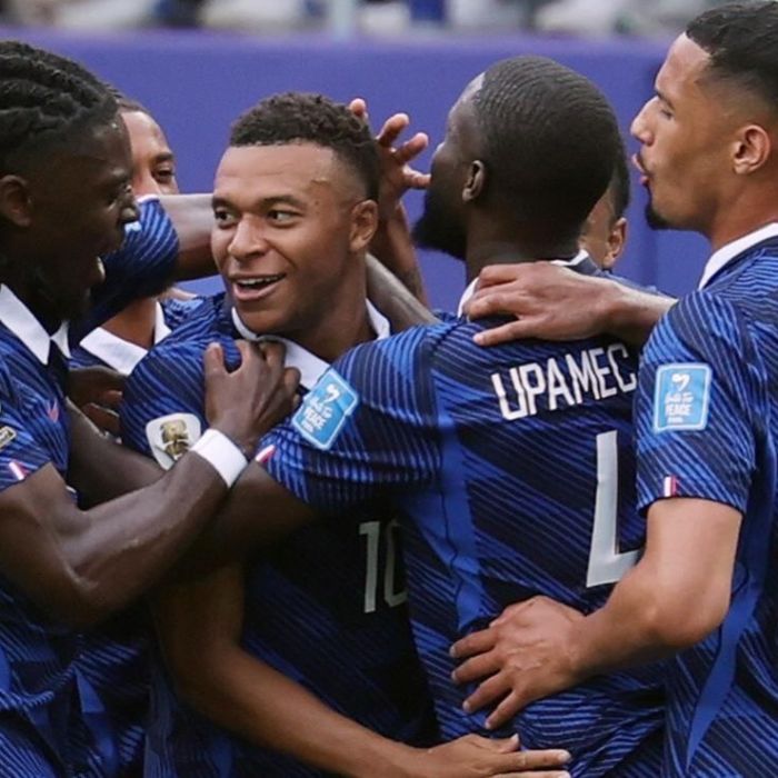 Francia vence 3-0 a Irak tras suspensión por tormenta; Mbappé anota doblete