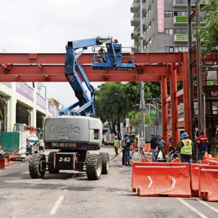 Instalan puente para acceder al Parque Elevado en Calzada de Tlalpan