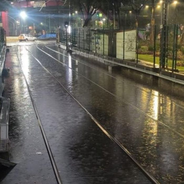 Lluvias inundan la estación Huipulco; Tren Ligero opera de Tasqueña a Estadio Azteca