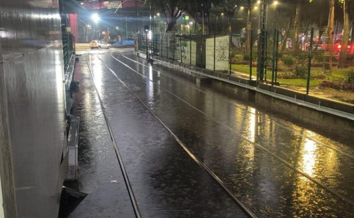 lluvias-inundan-la-estacion-huipulco-tren-ligero-opera-de-tasquena-a-estadio-azteca