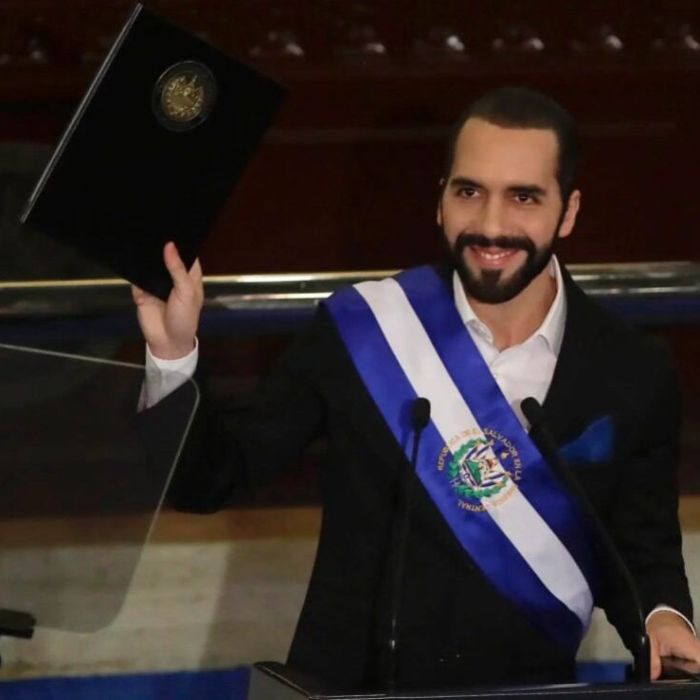 Nayib Bukele inscribe su precandidatura y aspira a un tercer mandato en El Salvador