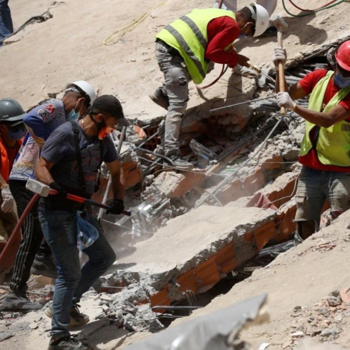 Rescatan a un niño de 3 años tras seis días bajo los escombros por los terremotos en Venezuela