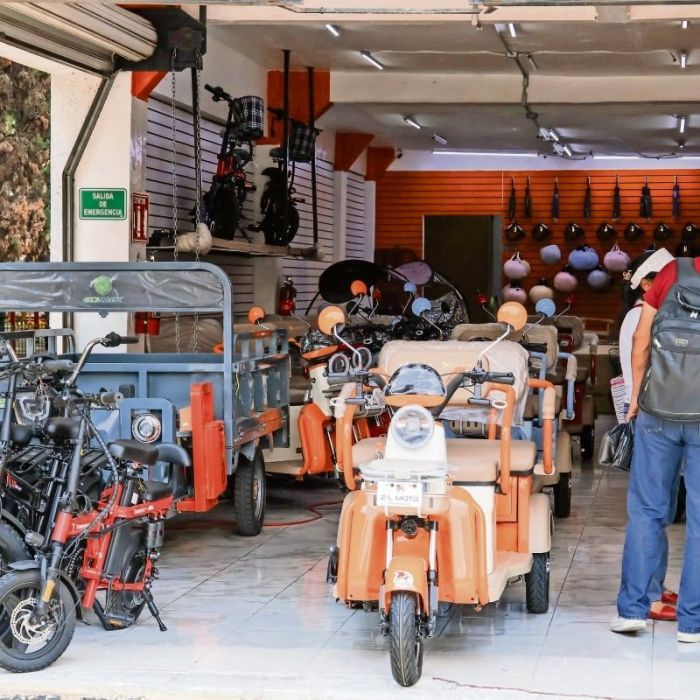 Tiendas en CDMX desconocen cómo vender Vemepe con placas antes del 1 de julio de 2026