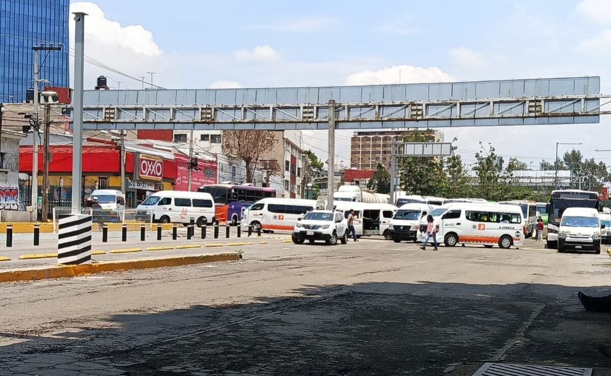 transportistas-bloquean-accesos-al-metro-cuatro-caminos-en-protesta-por-la-linea-3-del-mexicable