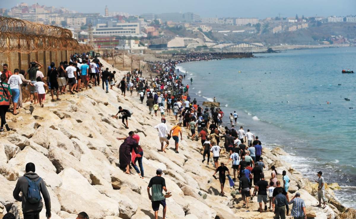 caos-en-ceuta-espana-despliega-al-ejercito-tras-la-entrada-masiva-de-migrantes