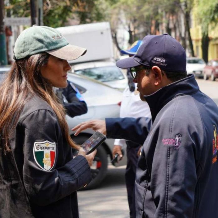 Cuauhtémoc retira pérgolas y enseres que obstruían banquetas en Santa María la Ribera