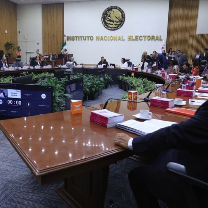 DOF publica acuerdo: INE monitoreará 73 espacios de radio y 503 en campaña para el PEF 2026‑2027