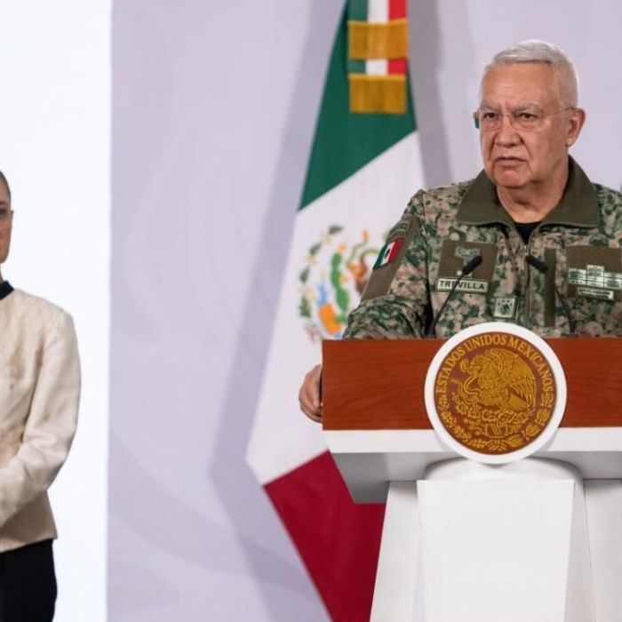 Defensa niega relación con escuelas militarizadas y prohíbe uso de uniformes similares
